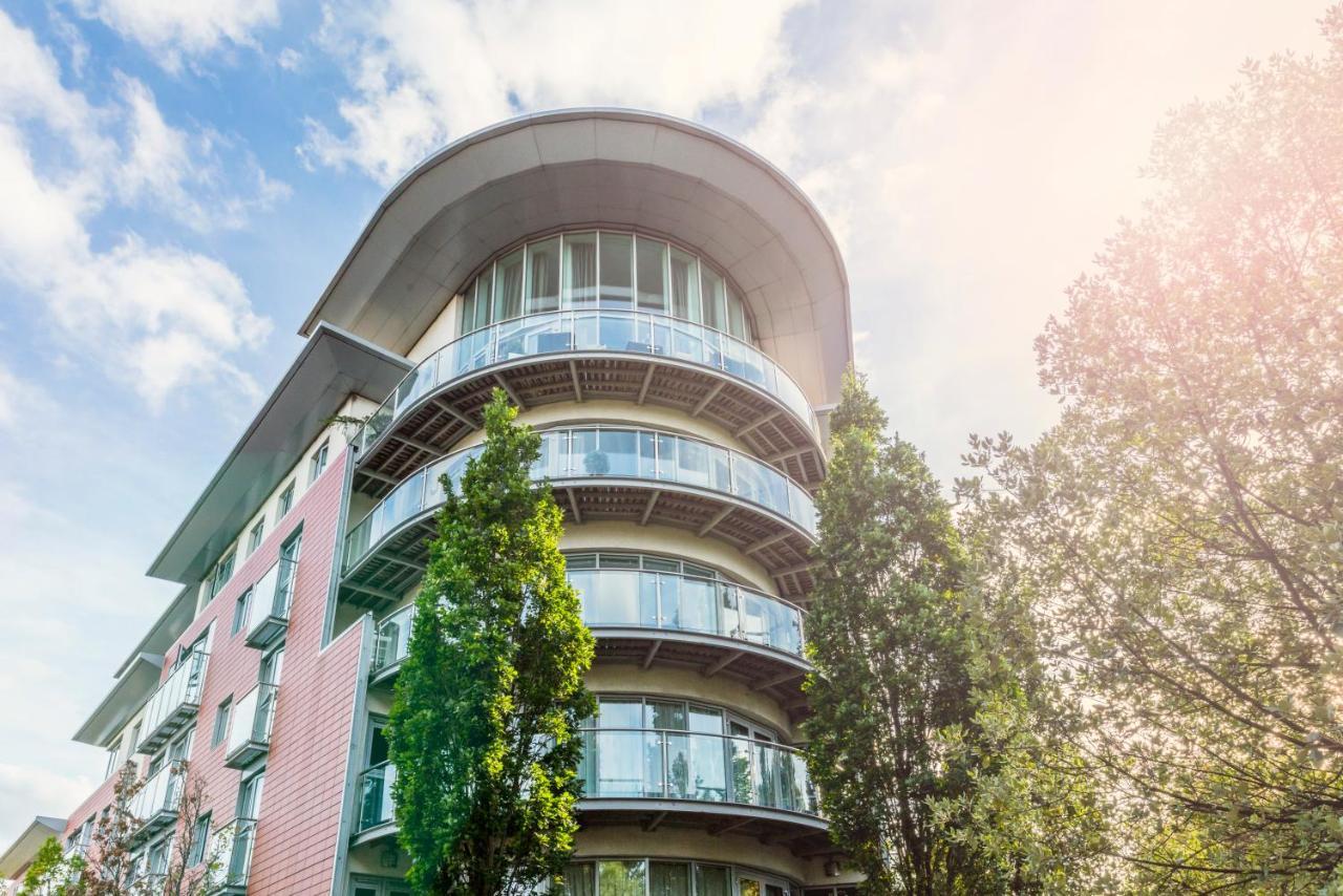 The Cedar Suite Уокинг Экстерьер фото